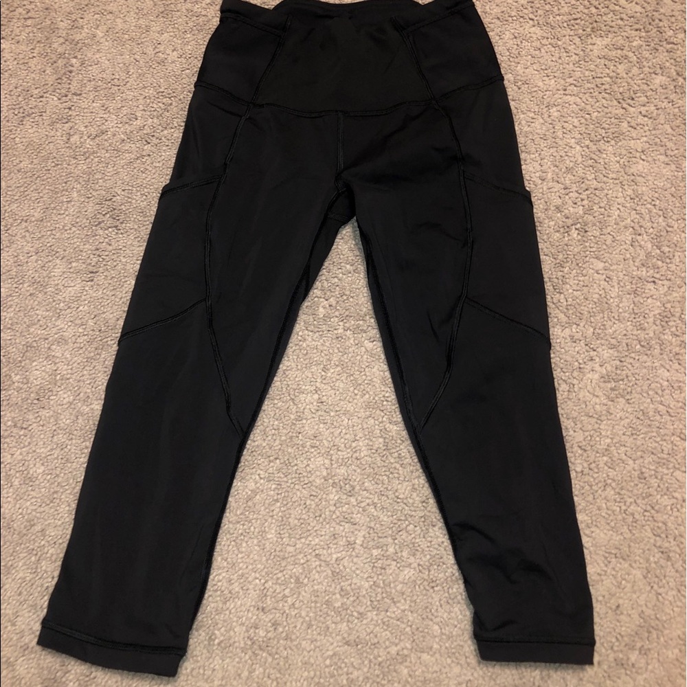 LULULEMON black cropped leggings